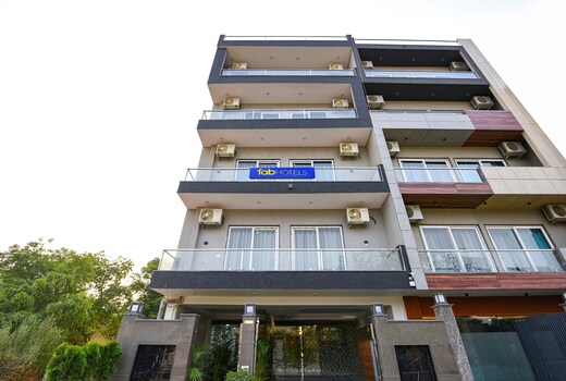 FabHotel Comfort N Stay - Huda City Centre Metro