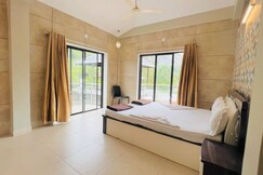 Nilgiri Stays 5 BHK Villa w Pool Gazebo Suite, Lonavala