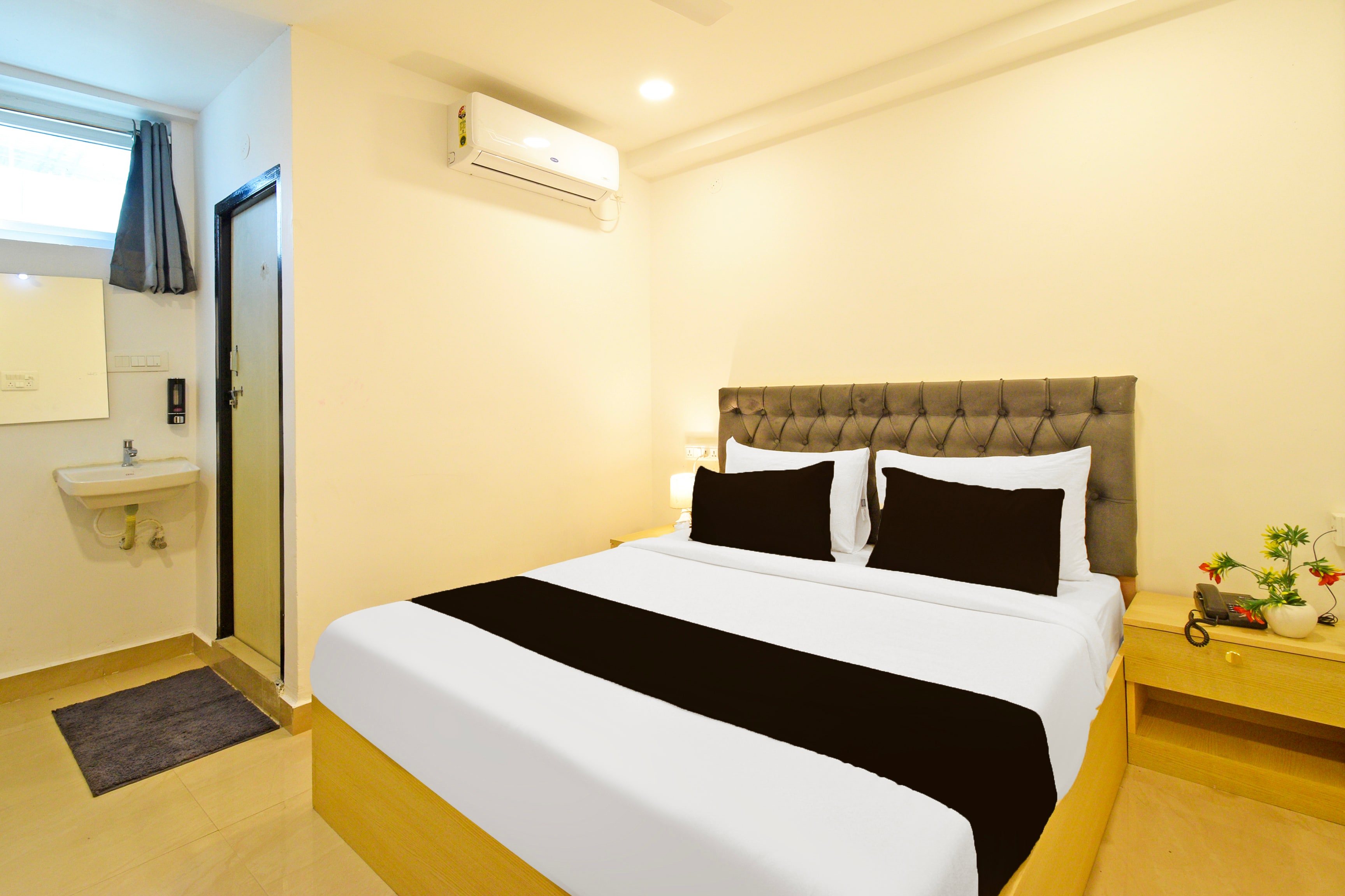 Hotel O Wildwings Hotel A - Tap to explore photos
