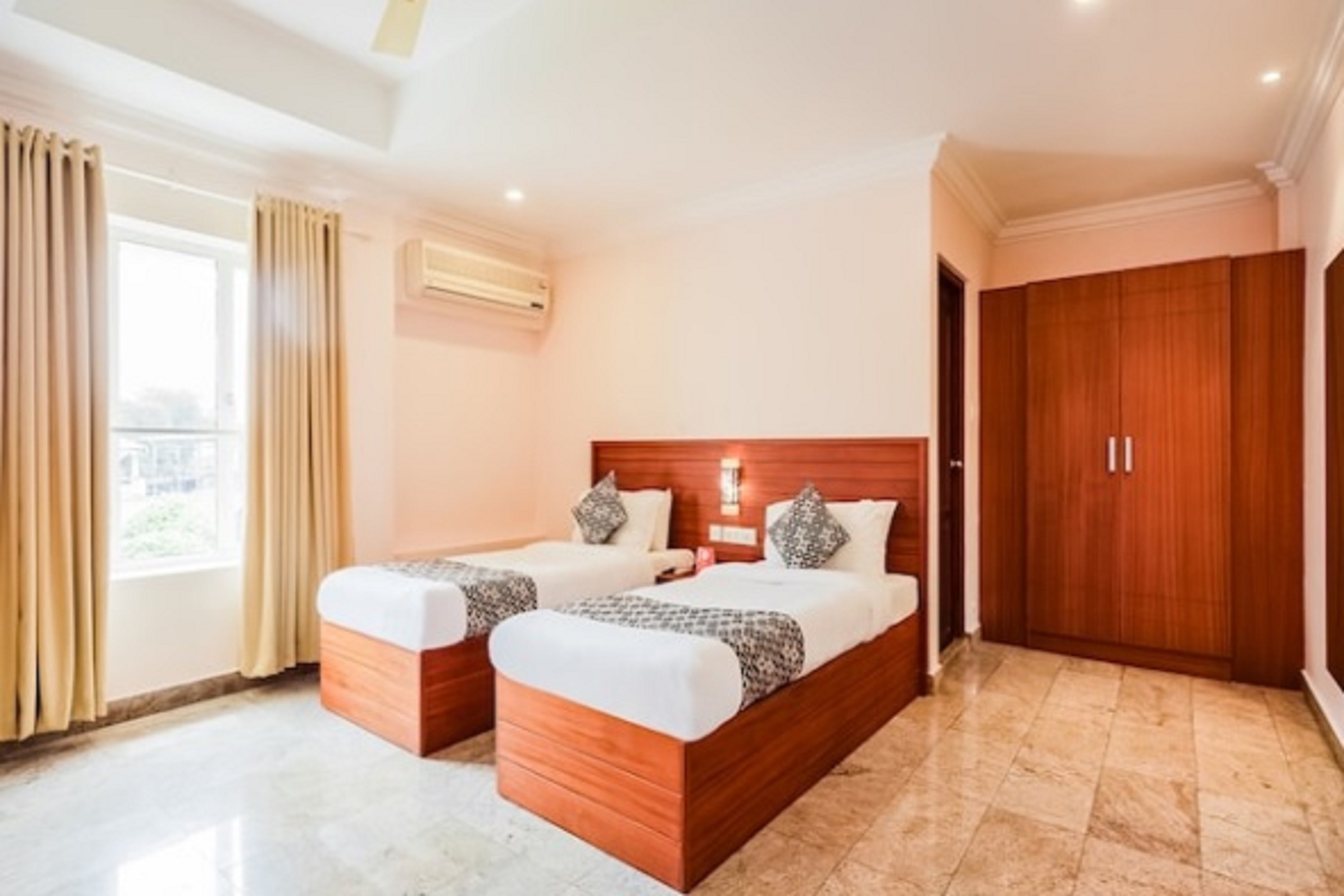 Aruna Tourist Home - Tap to explore photos