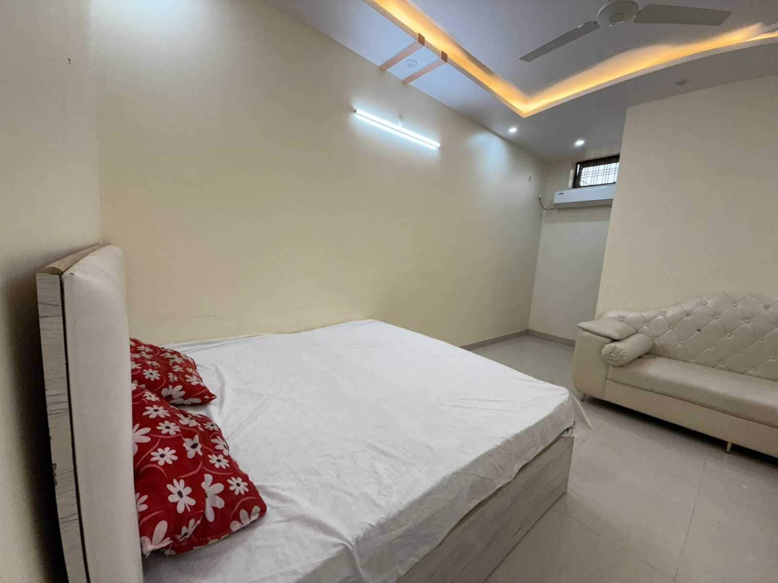 SPOT ON Kanhaiya Hotel - Tap to explore photos