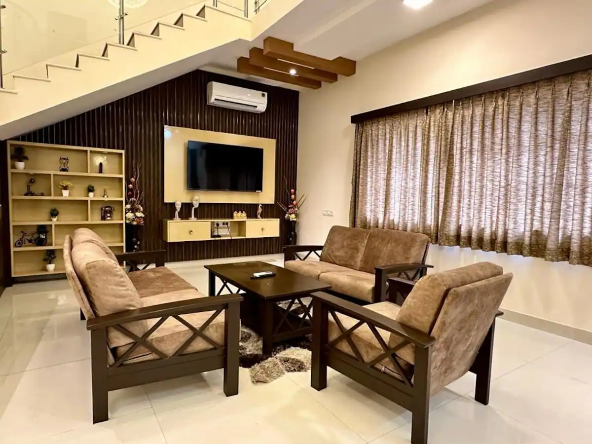 Felicity Stays Twin Towers 5BHK with Pvt Pool - Tap to explore photos