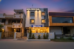FabHotel White Pearl, Indore
