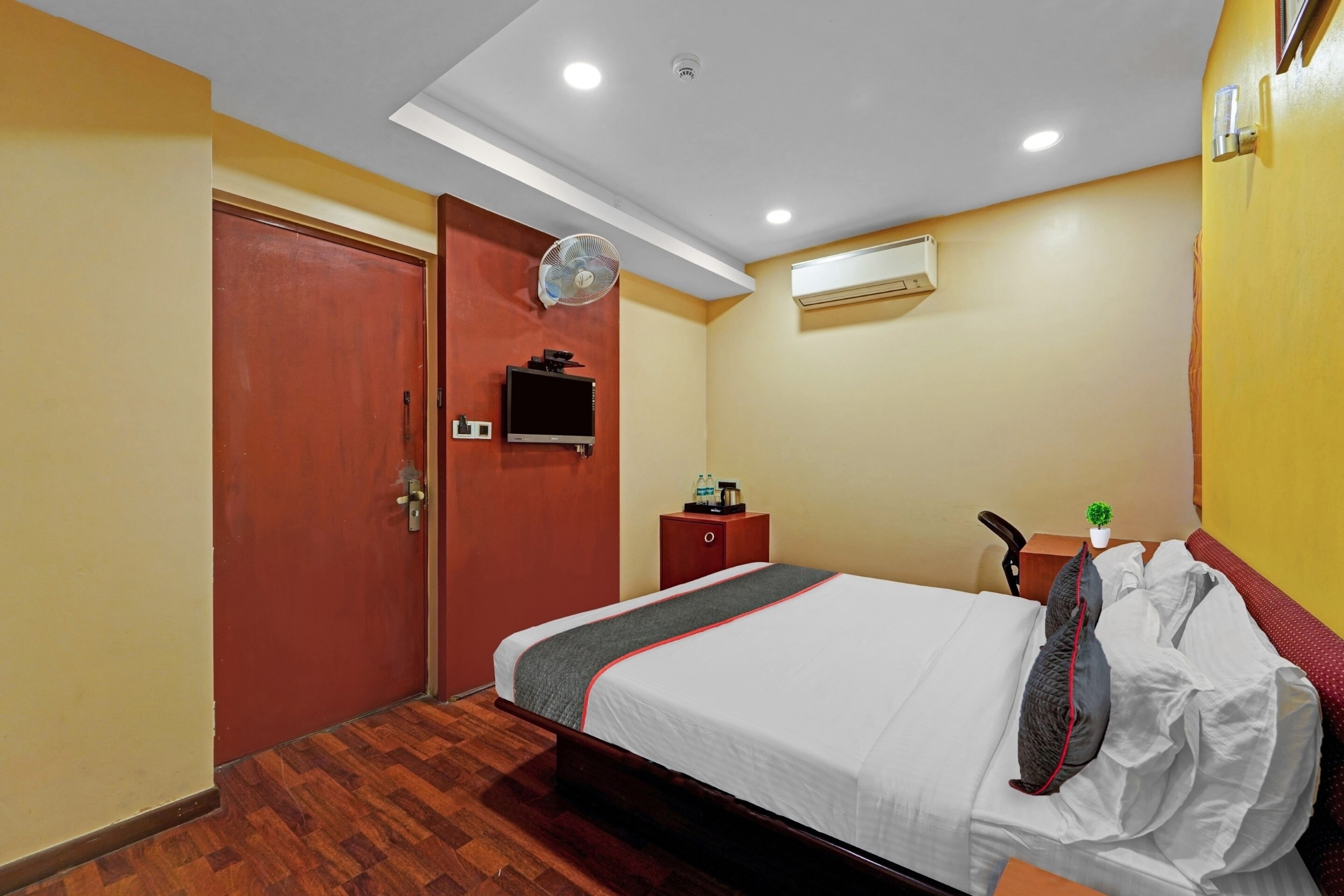 Townhouse Anna salai - Tap to explore photos