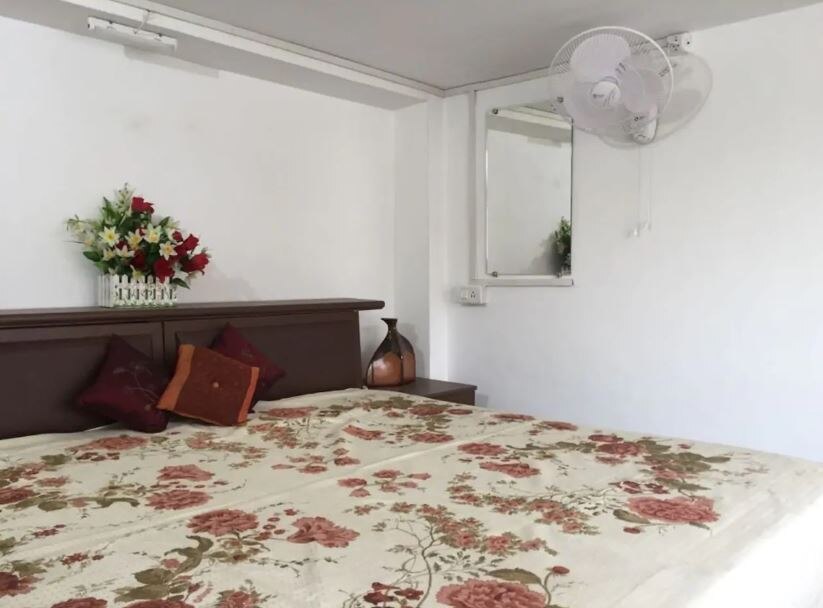 City Center House with Lovely Garden - First Floor - Tap to explore photos