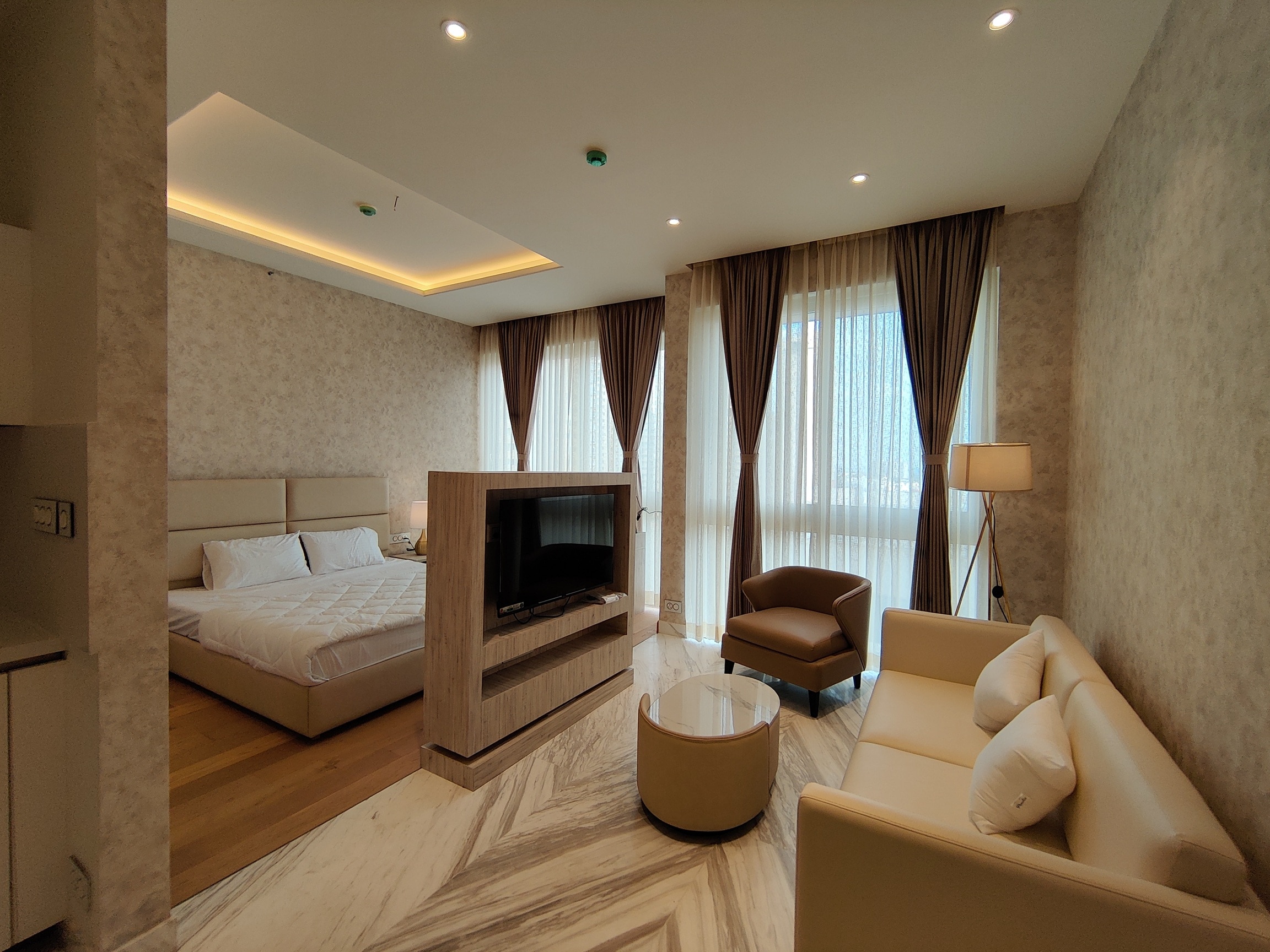5 Star Lavish Flat in Leela Residence - Tap to explore photos