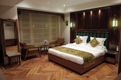 GOLDEN NEST  ENTIRE 4BHK APARTMENT, Srinagar