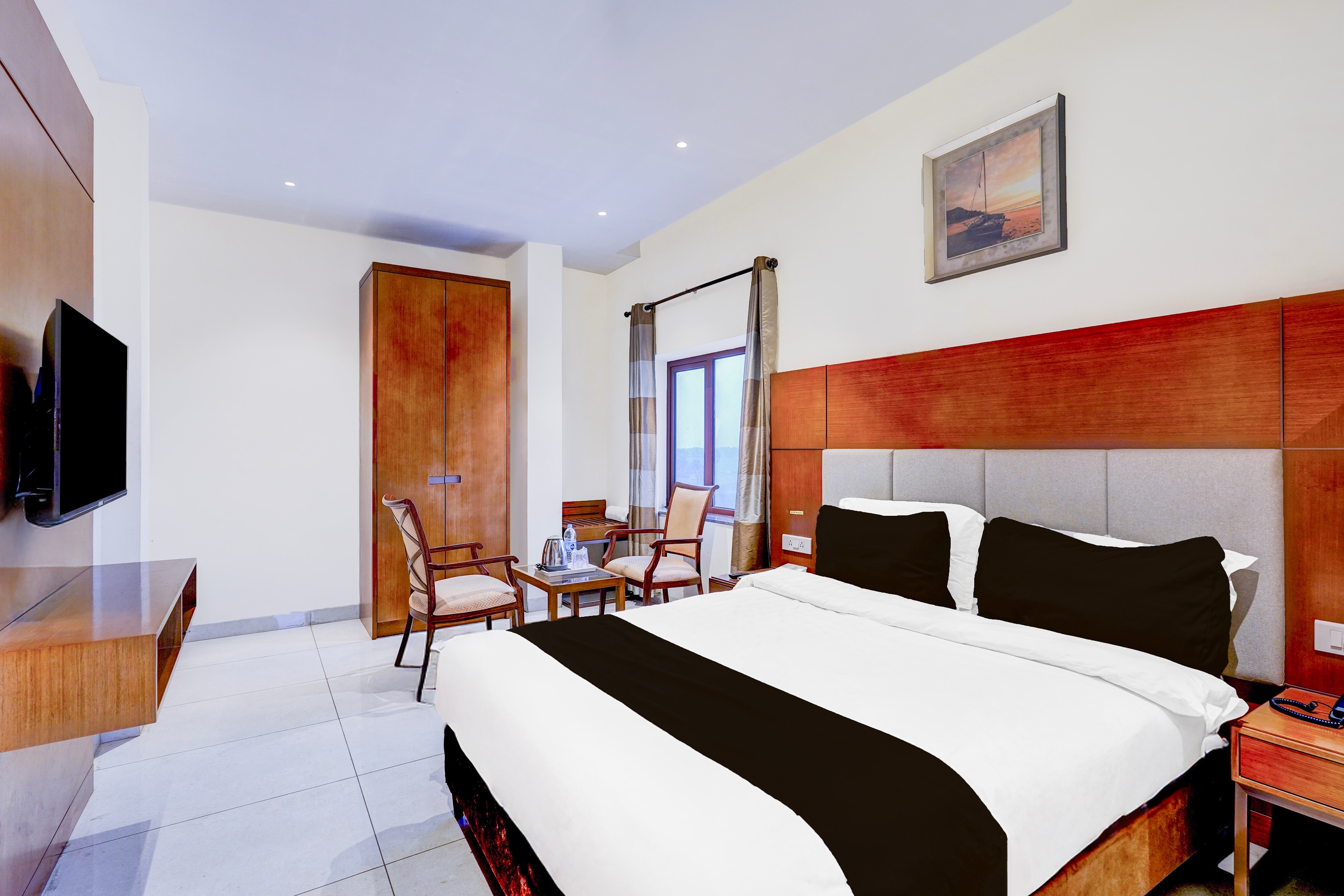 Townhouse JFN Comfort Hotel - Tap to explore photos