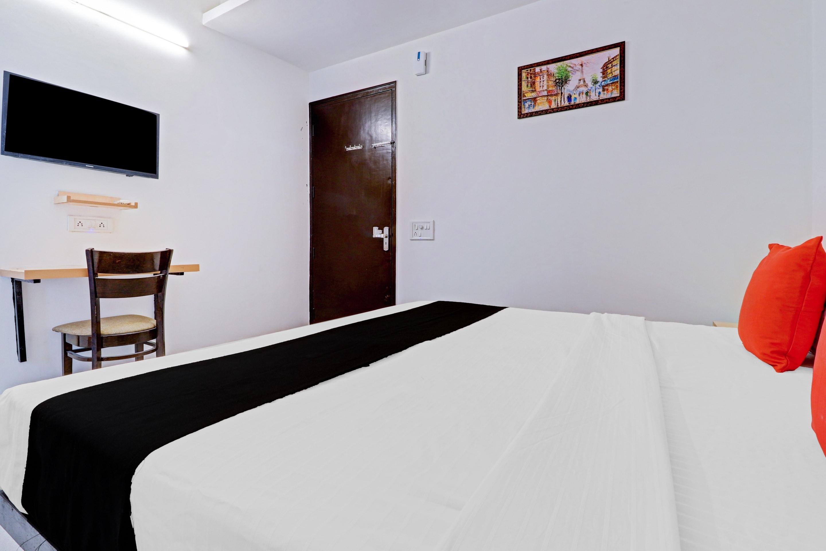 Hotel O Vasundhra Grand - Tap to explore photos