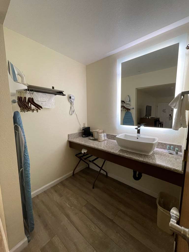 SureStay Hotel by Best Western Williams - Tap to explore photos