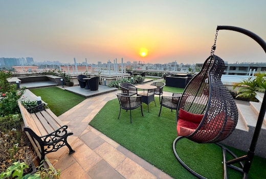 Juhu Getaway with Rooftop Pad
