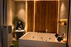 SkyJacuzzi Retreat For CozyCouples, Gurgaon