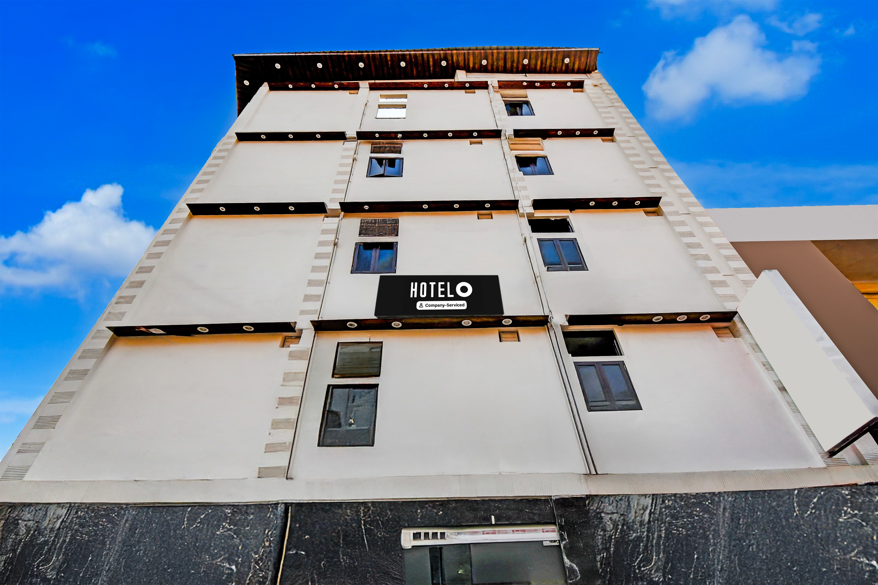 Super Hotel O Birhana Road - Tap to explore photos
