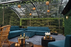 CloudBorn Rooftop Lounge & Stay, Manali