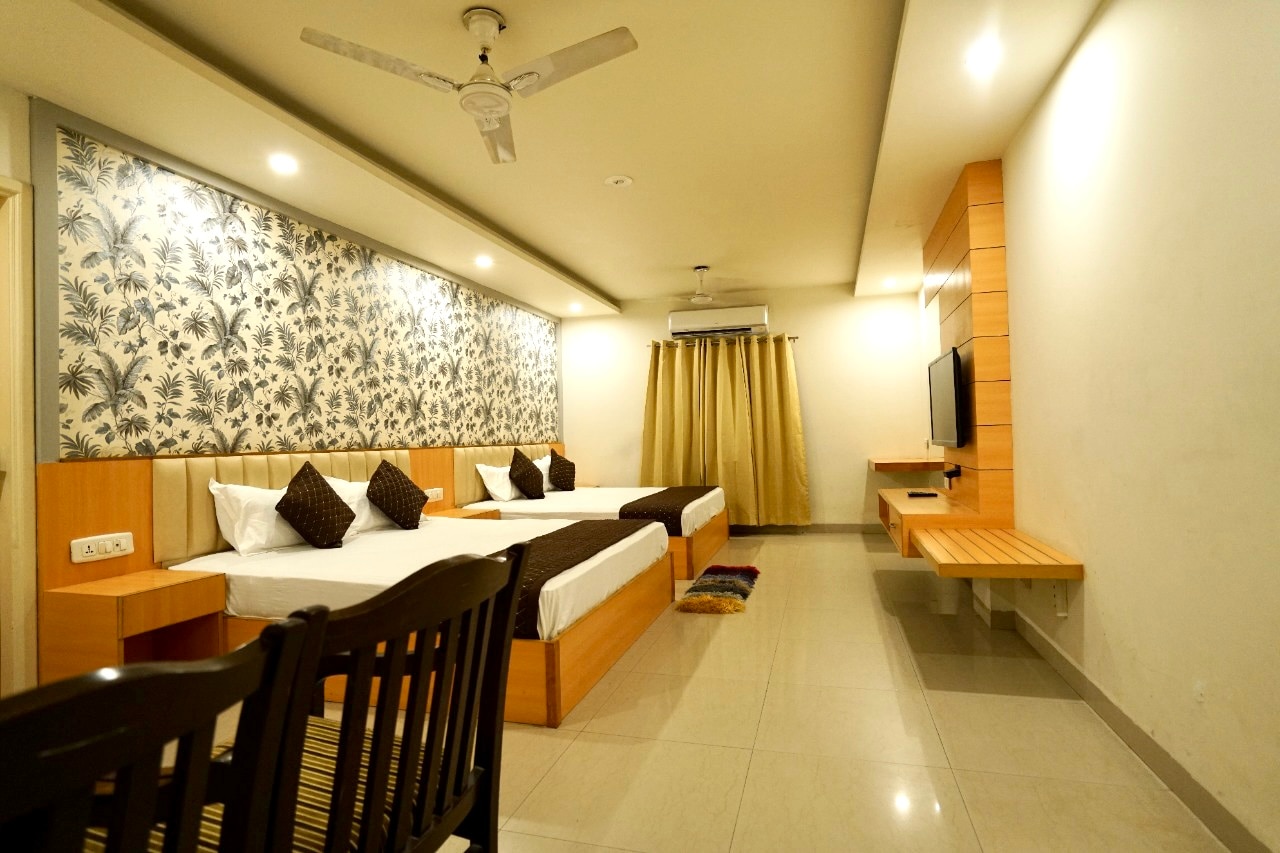 Hotel Aashirwad International - Tap to explore photos