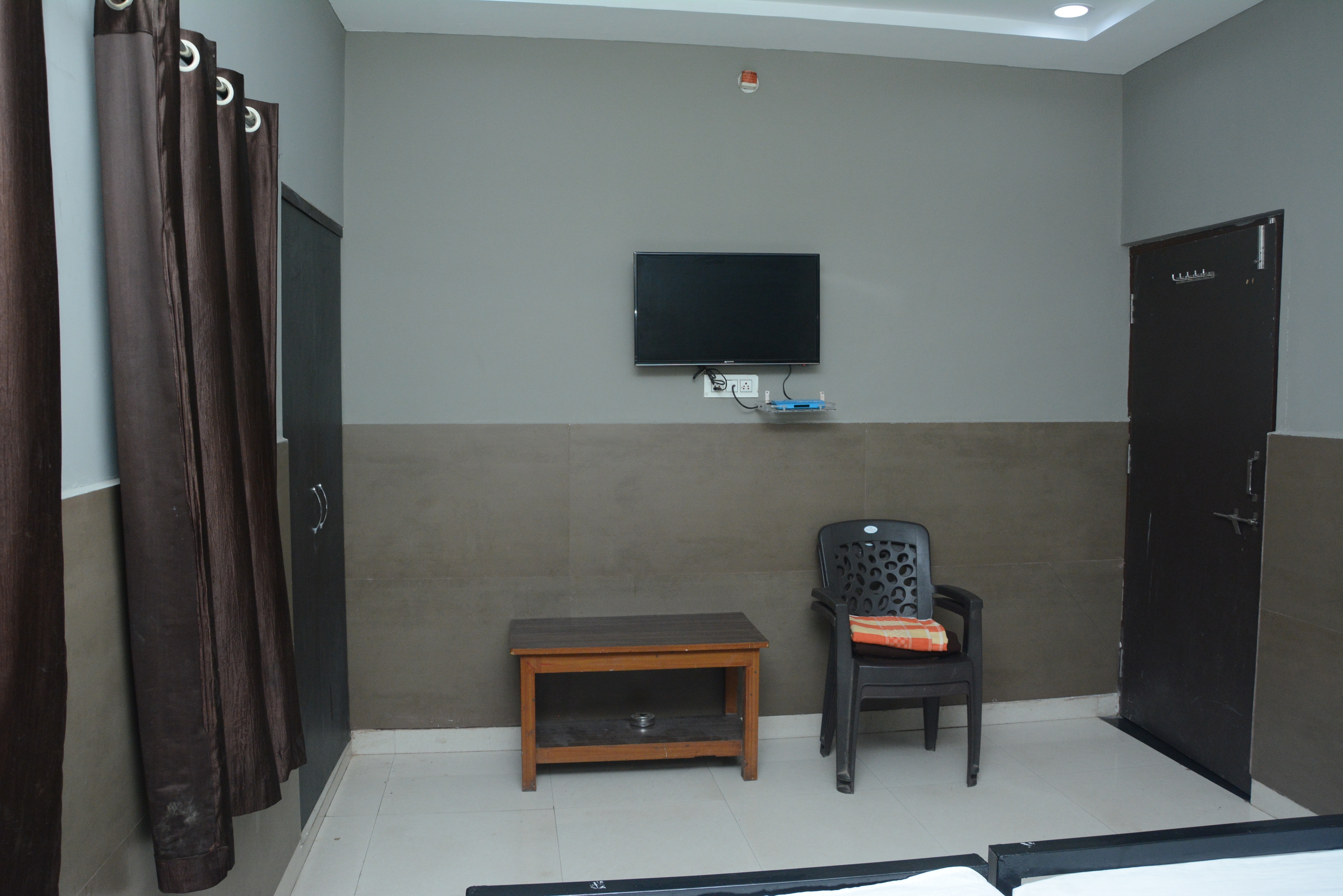 Shree Balaji Guest House - Tap to explore photos