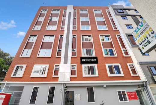 Super Townhouse Ecity Inn