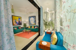 Stylish 2BHK w/ Glass Balcony | 5 Mins to Beach, Goa