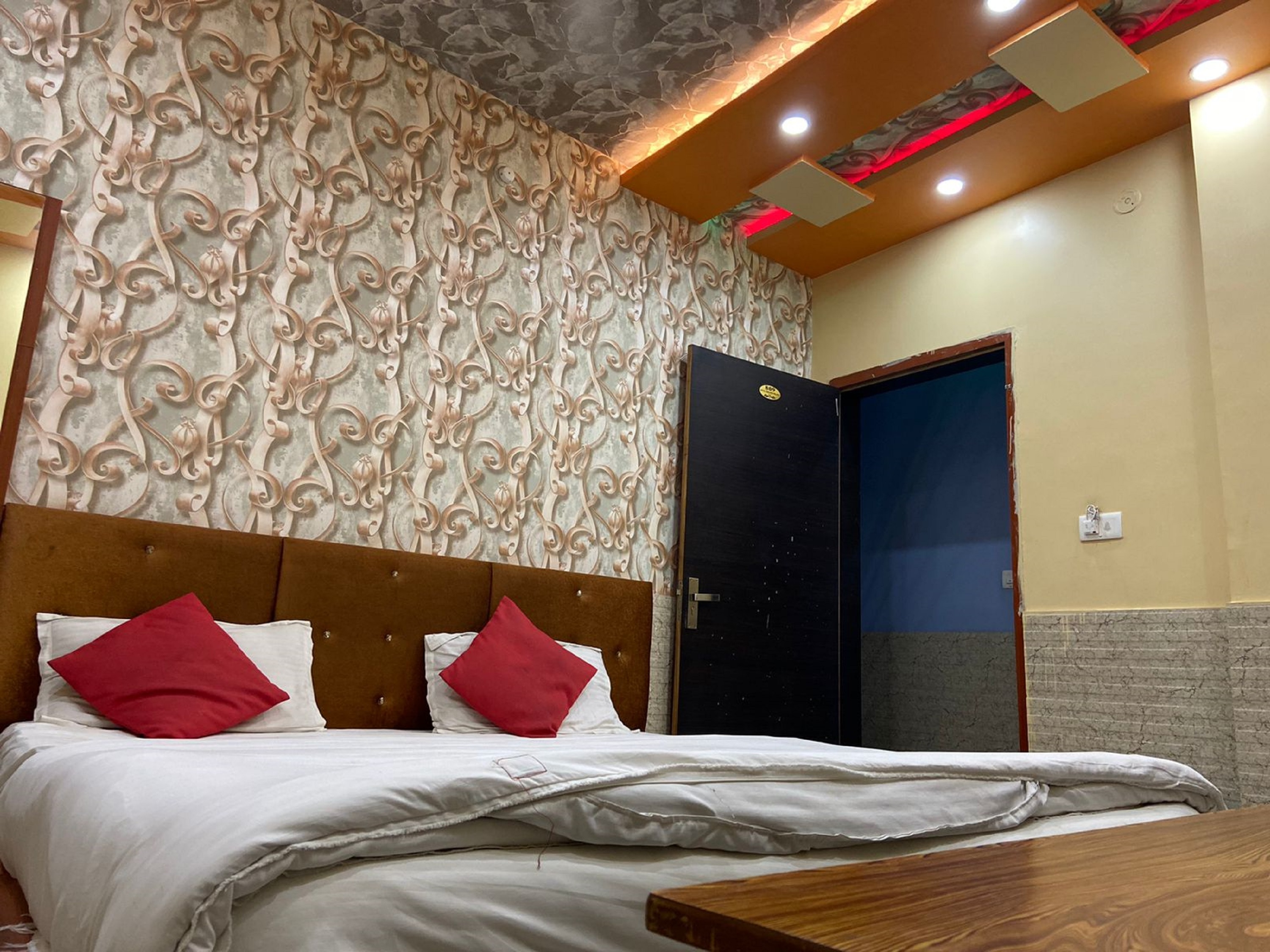 Hotel Kailash Palace - Tap to explore photos