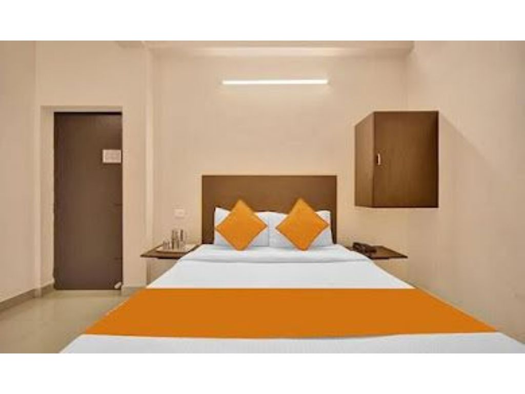Elegant Residency Near Airport - Tap to explore photos