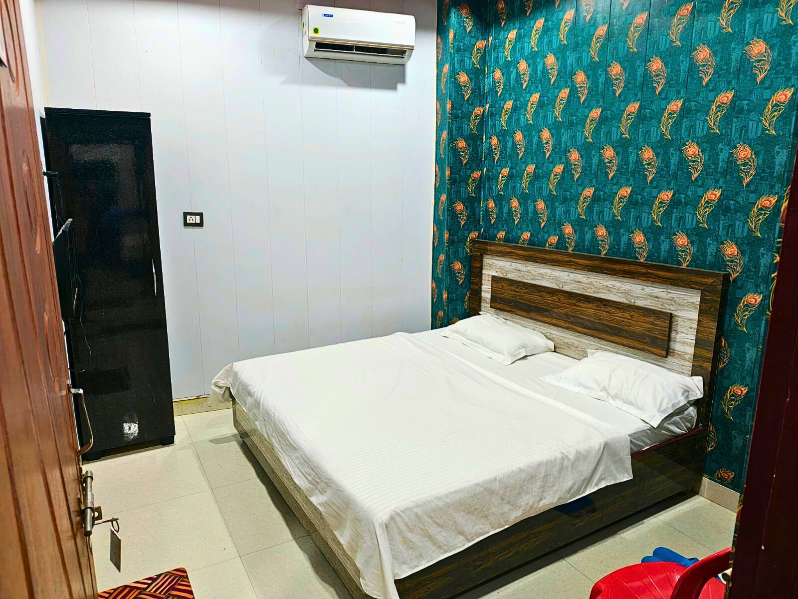 Hotel White Stone, Gonda - Tap to explore photos