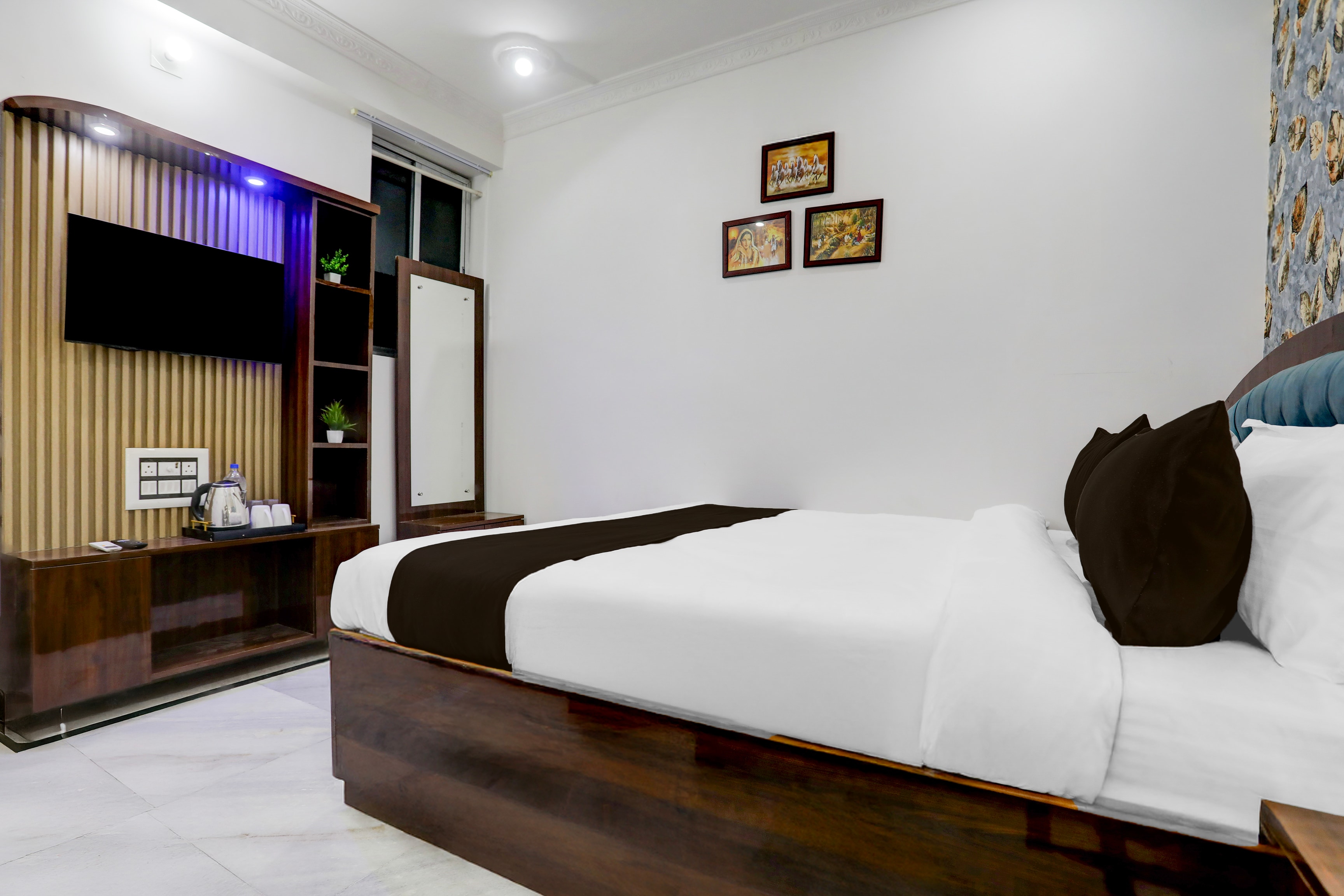 Hotel O PN Guest House - Tap to explore photos