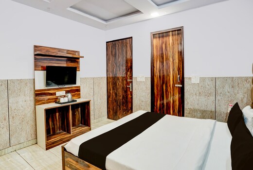 Collection O Jahangirpuri Metro Station Formerly SP Rooms