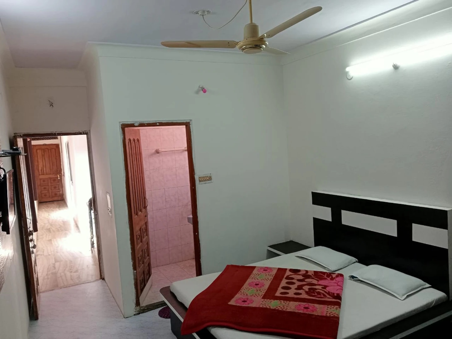 Hotel shrinath - Tap to explore photos