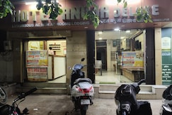 Anuja hotel delux, Chandrapur