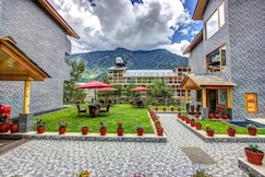 Snow Peak Retreat & Cottages (Centrally Heated- Hill View), Manali