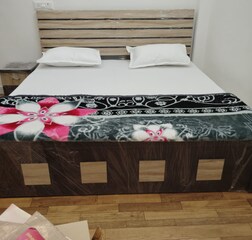 Deluxe AC Room