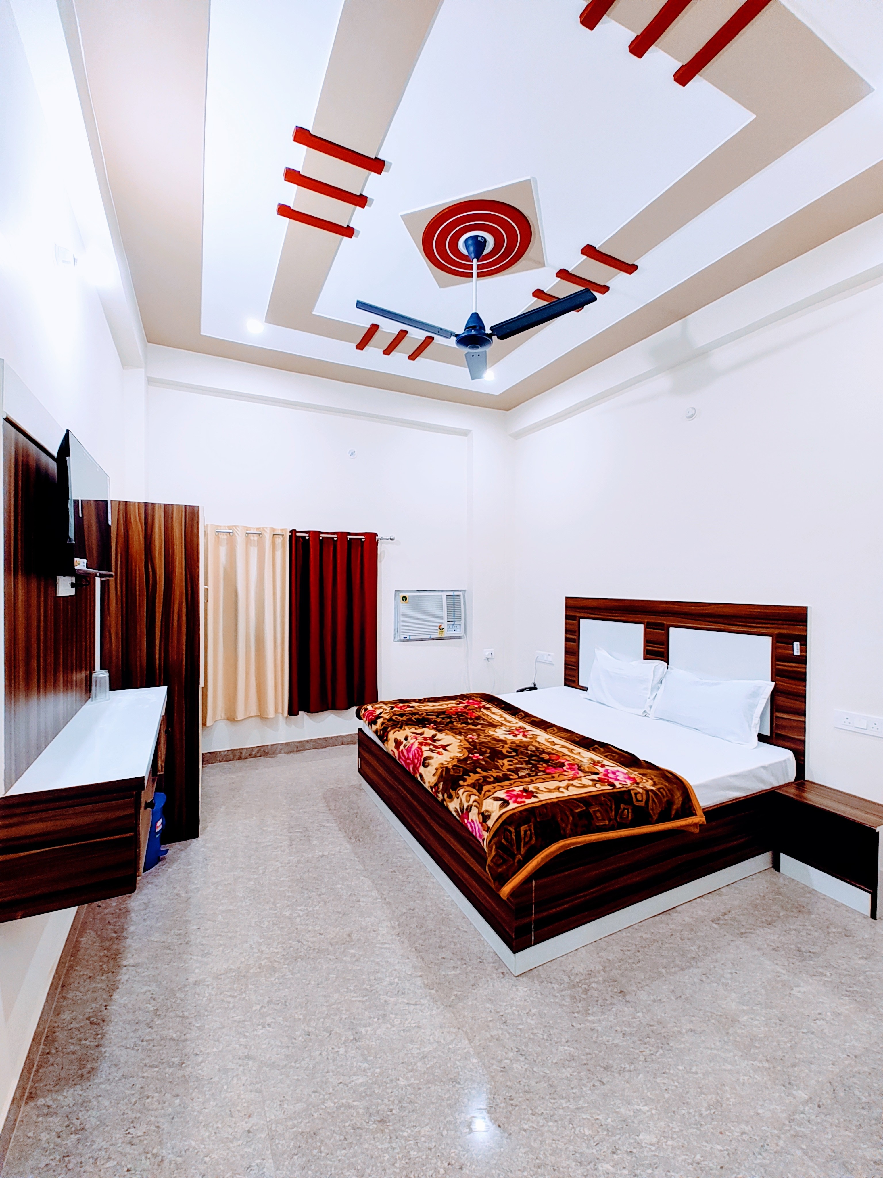 Hotel Shree Venktesh Nilayam 300 m from Ram Janam Bhumi - Tap to explore photos