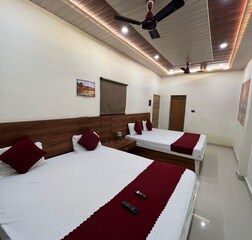 Family Suite Room With Window