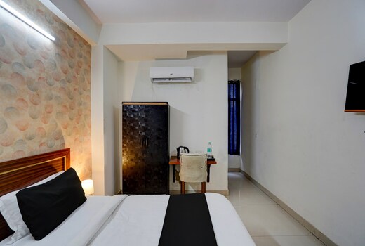 Collection O Umen Hotel Noida City Center Metro Station