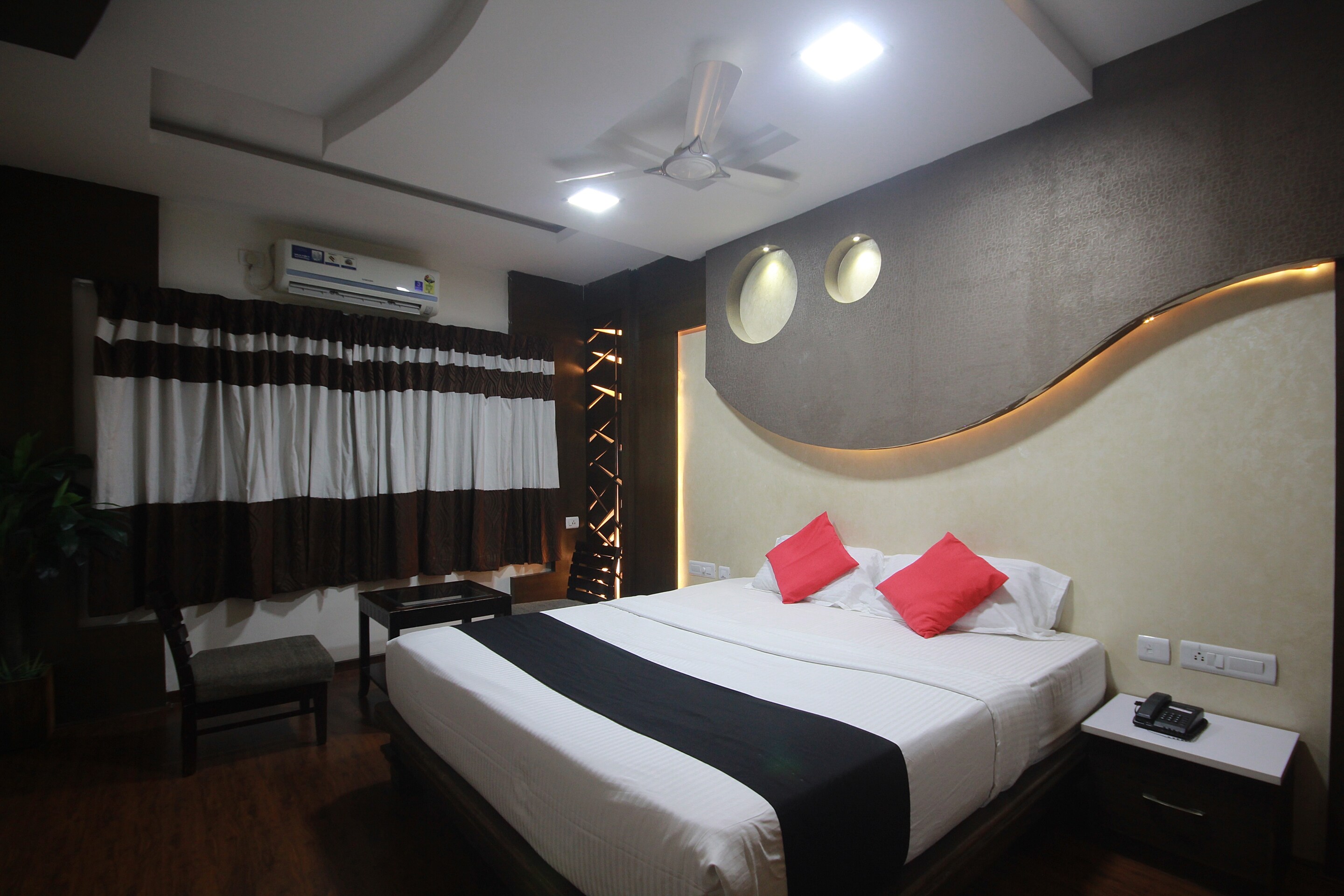Midland Residency ( Near to Perur Temple ) - Tap to explore photos