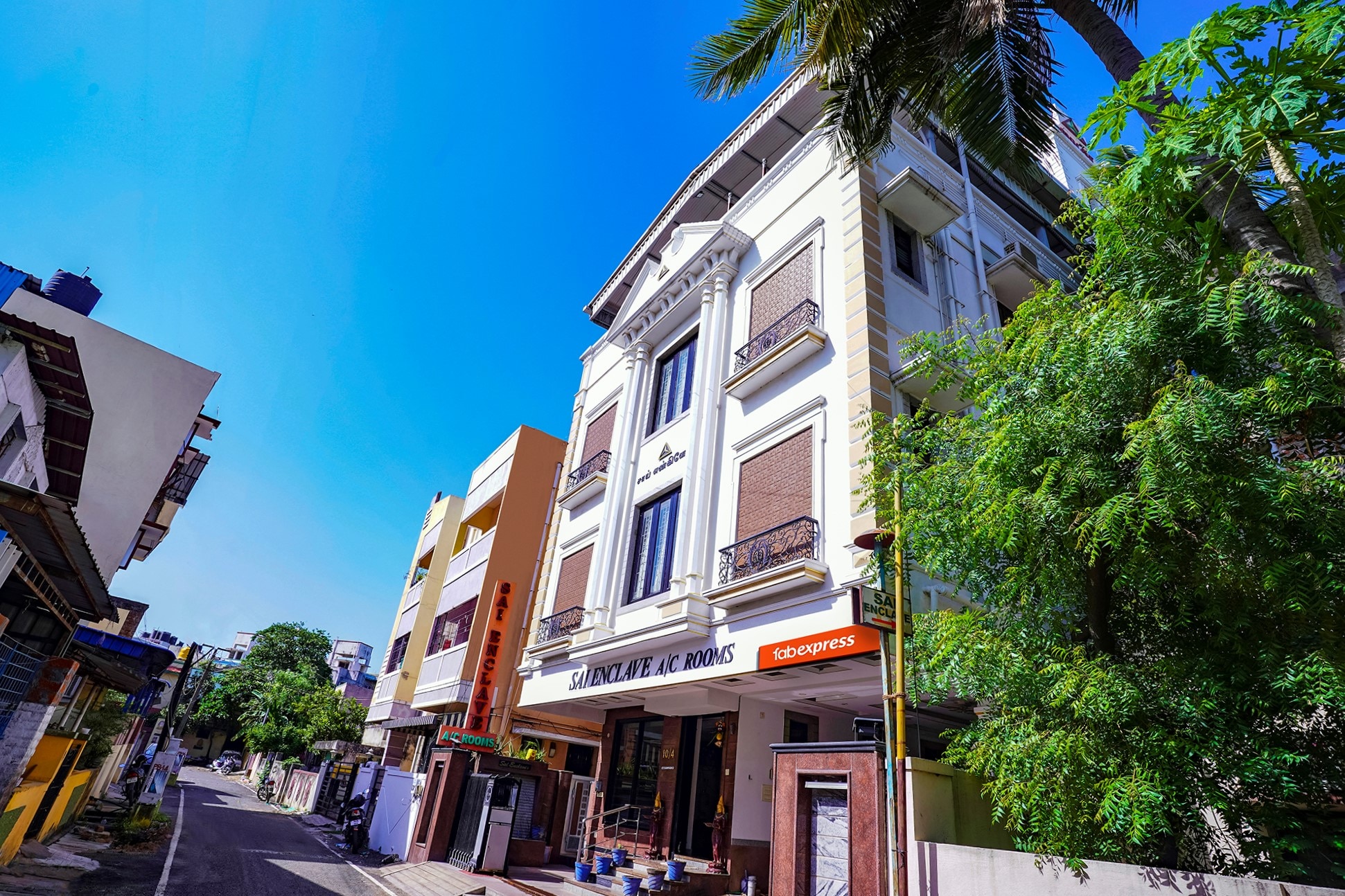 FabHotel Sai Residency - Nr Rela Hospital, Chromepet - Tap to explore photos