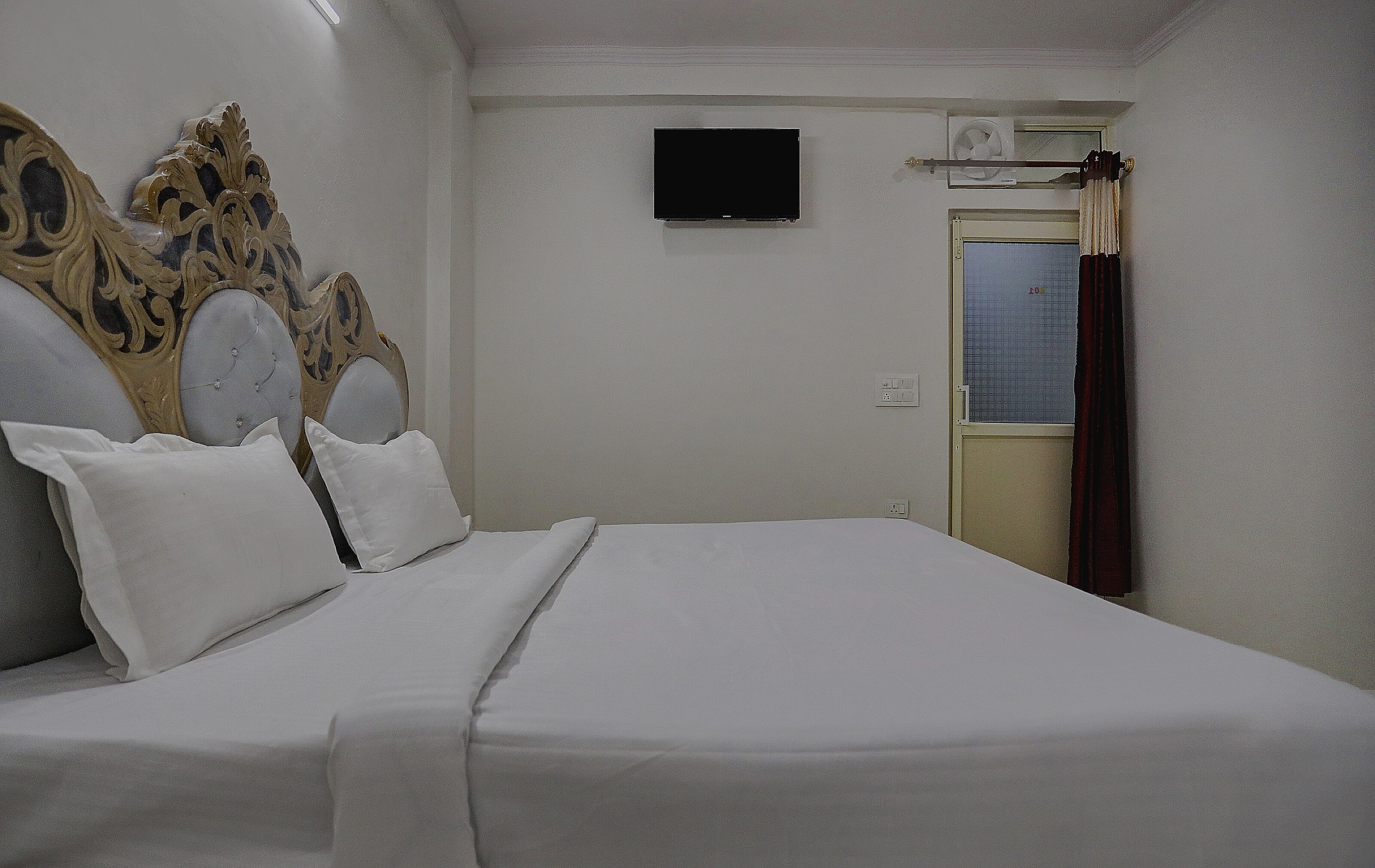 Hotel O Four Seasons Inn Near Akshardham - Tap to explore photos