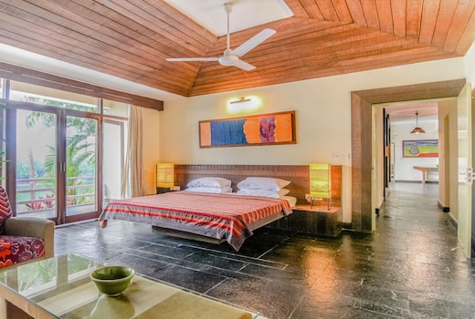 Evara Mansion by Ebonystays