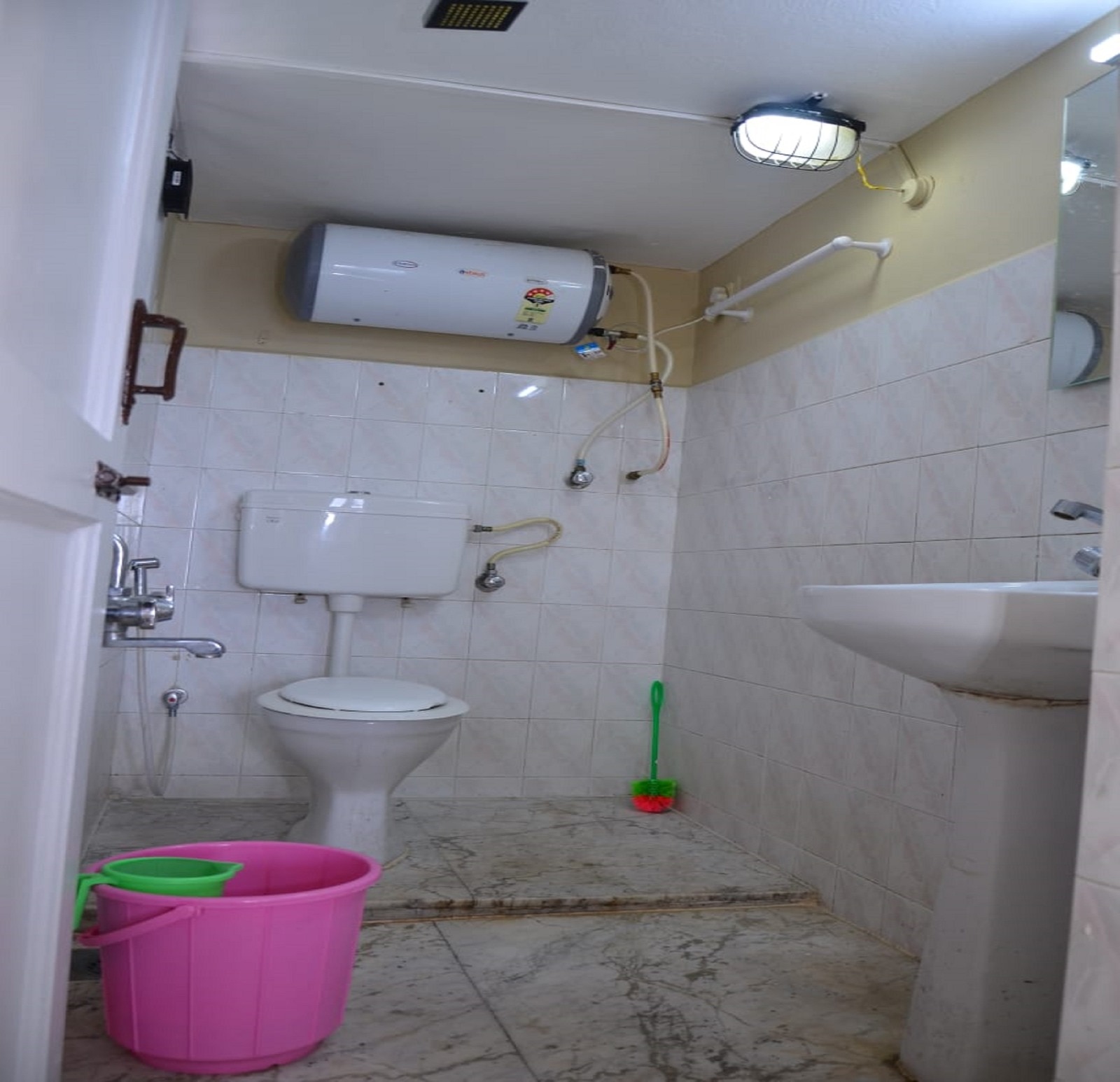 Faizee Garden Homestay - Tap to explore photos