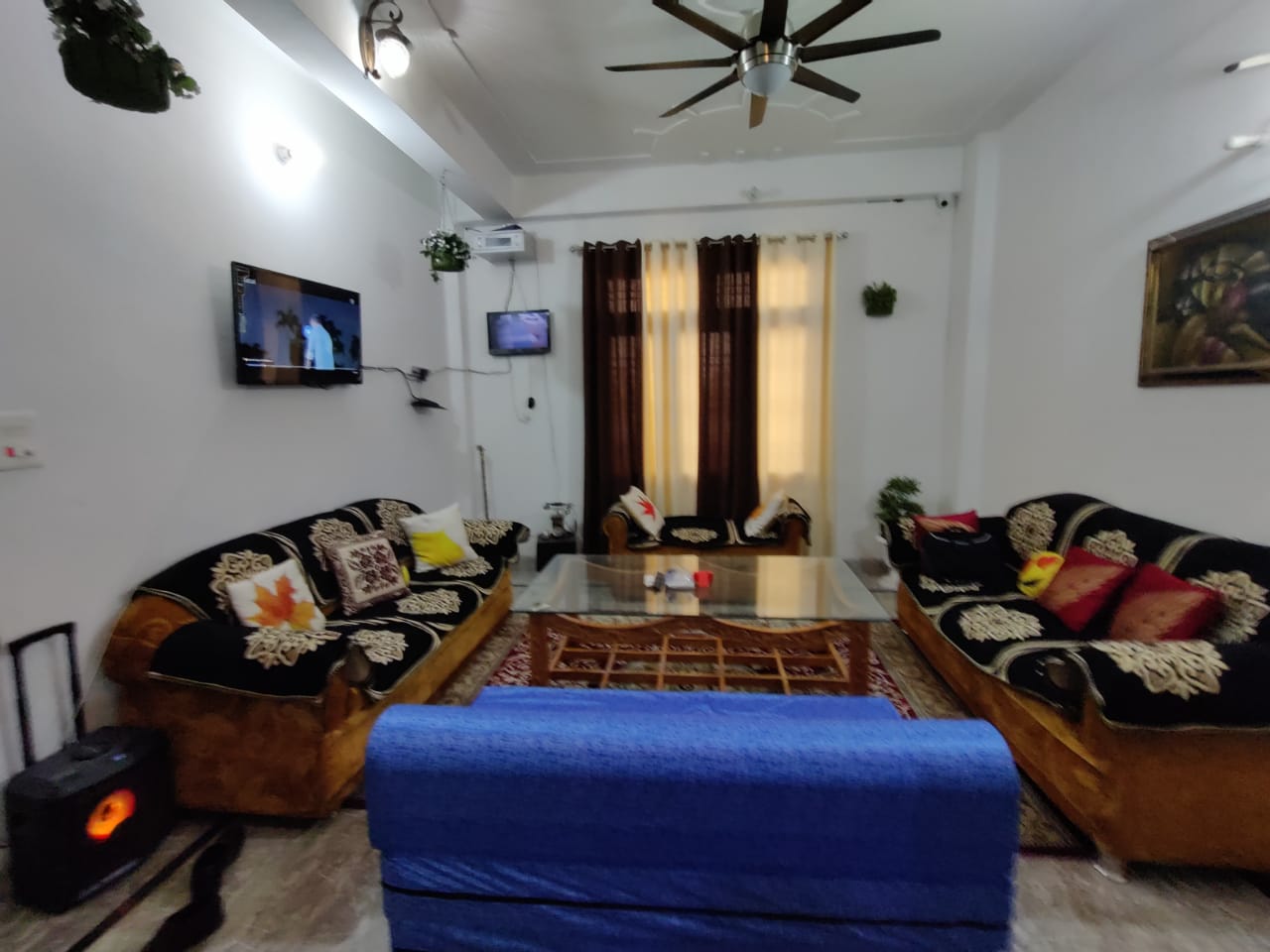 Goel Home Apartment - Tap to explore photos