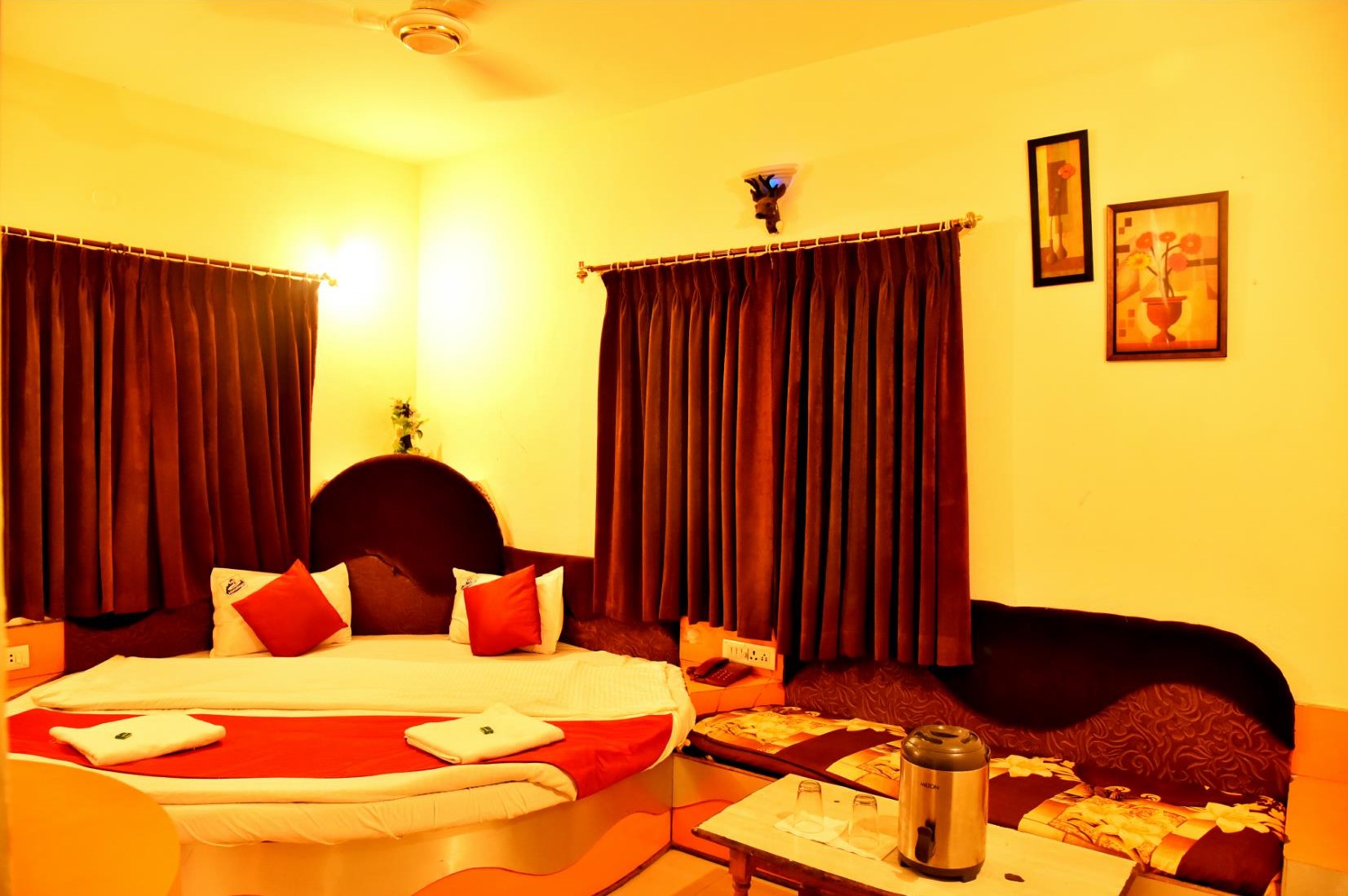 Hotel Himalaya - Tap to explore photos