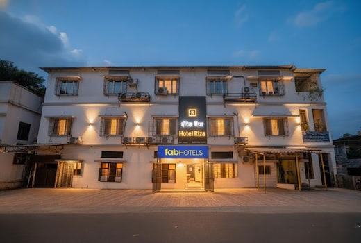 FabHotel Riza International