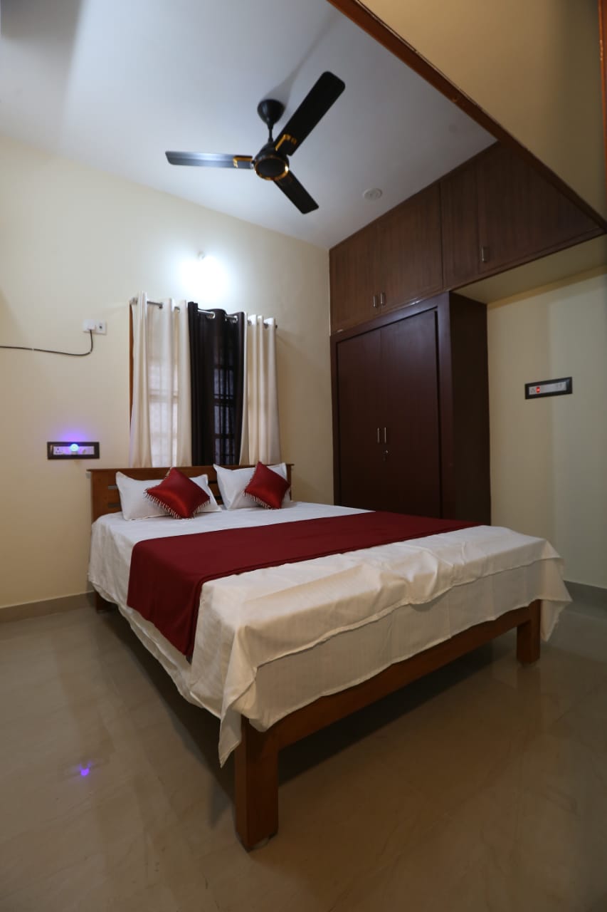 ABOORVA GRAND INN, HOMESTAY IN KUMBAKONAM - Tap to explore photos