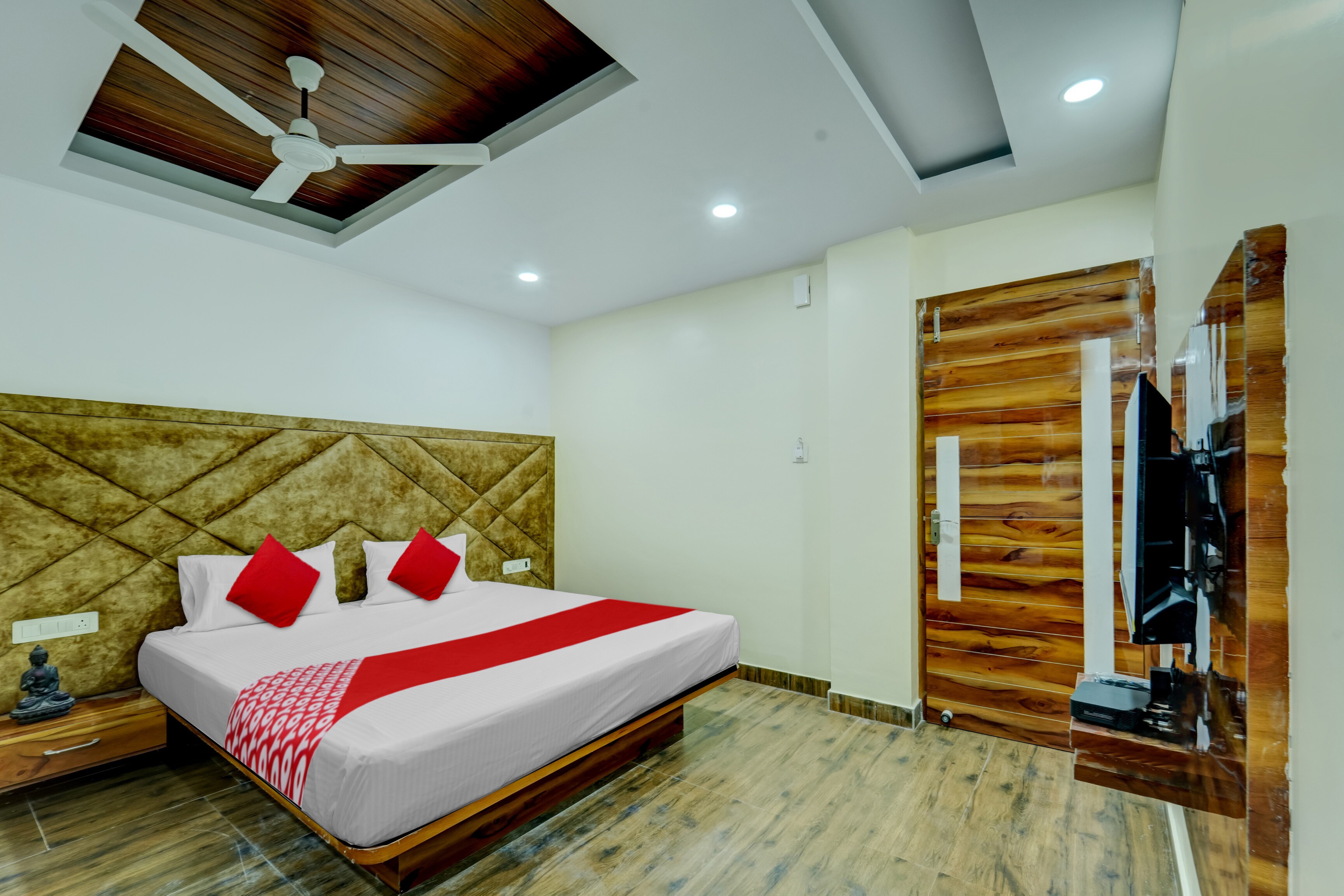 Super Hotel O Pari Shree - Tap to explore photos
