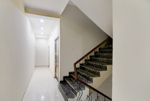 SPOT ON The Royal Inn