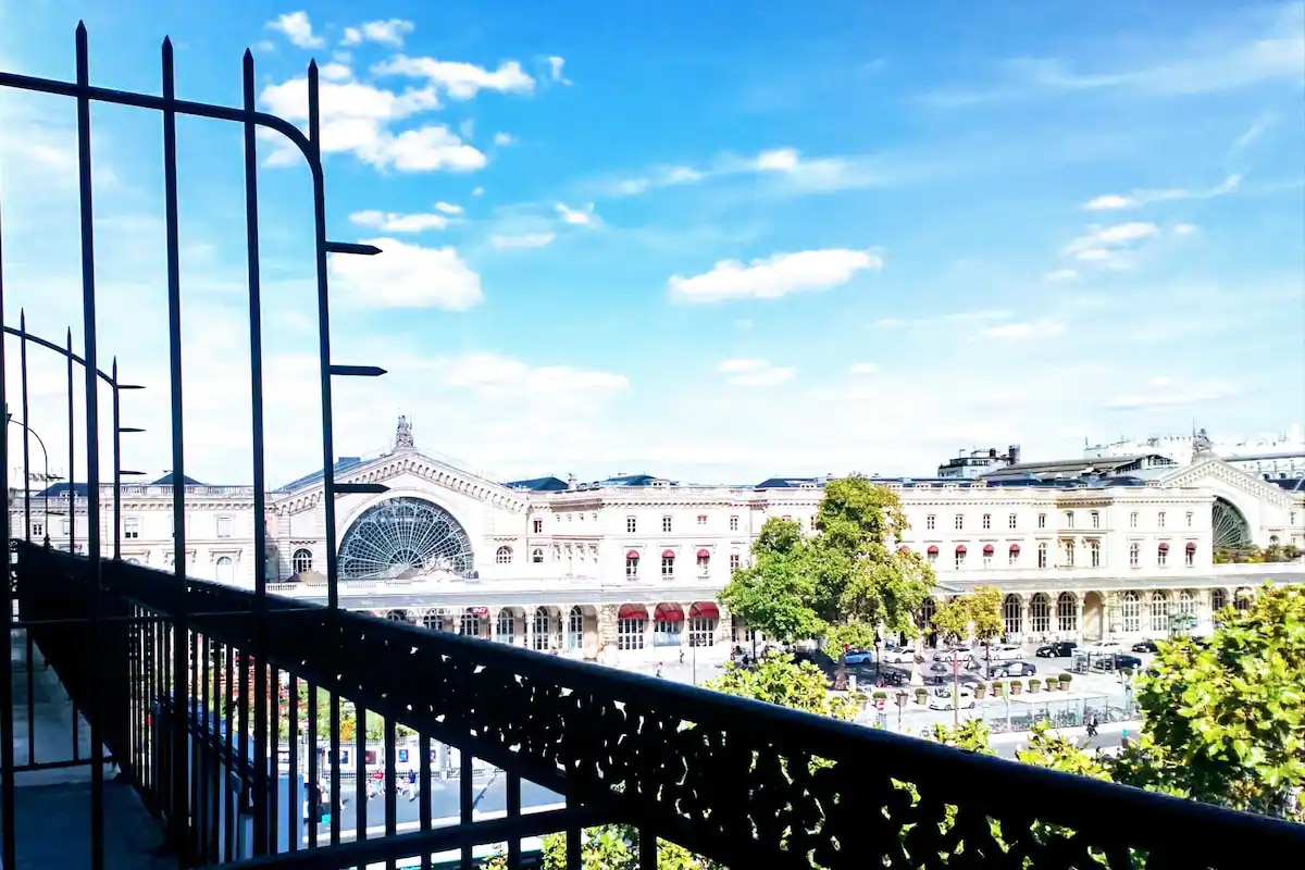 ibis Styles Paris Magenta - Tap to explore photos