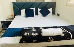 Deluxe  A/c  room