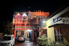 Paradise Inn, Banekuchi