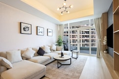 ELIVAAS Curated Premium 1BHK with Burj Al Arab Views in Mina, دبى