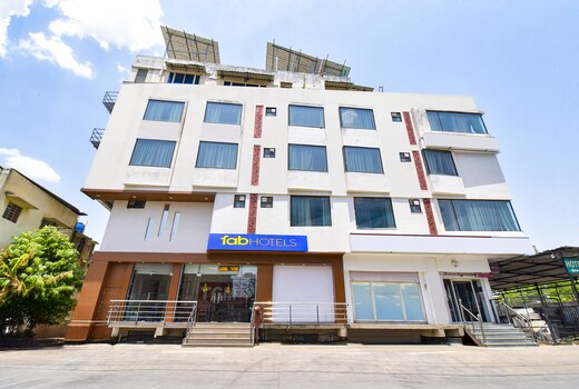 FabHotel Prime The Grand Manmuralidhar - Sindhi camp